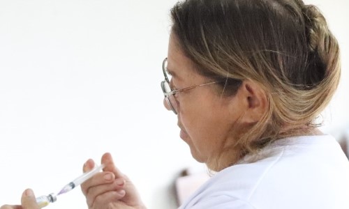 Secretaria de Saúde de Barra do Piraí instala ponto de vacinação contra a gripe na Praça Nilo Peçanha